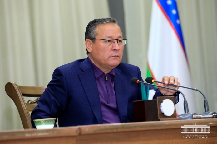 The mayor of Andijan, Shuhrat Abdurahmanov, said that a new house will be given to the journalist whose house was burned down