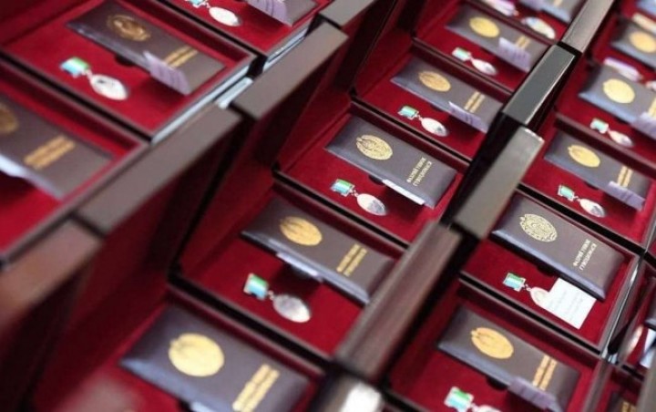 The President awarded a group of media workers with state awards