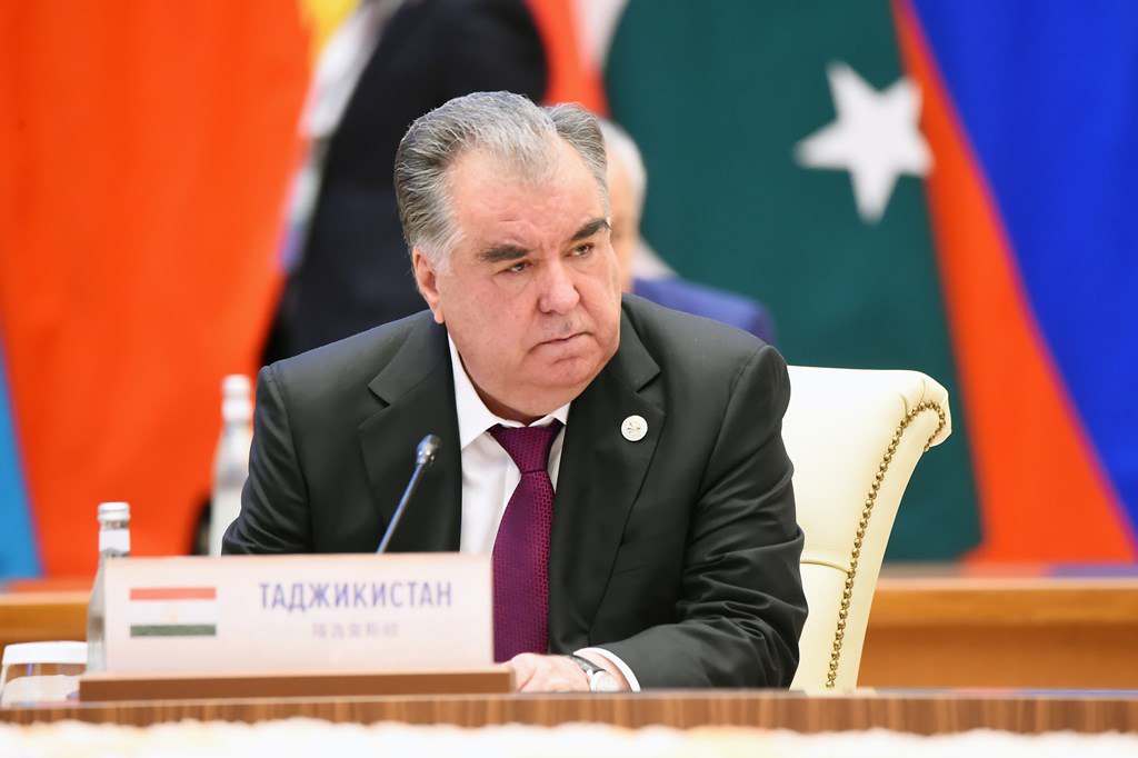 The leader of the nation Emomali Rahmon visited an exhibition of agricultural products in the village of Urmetan, Ayni district