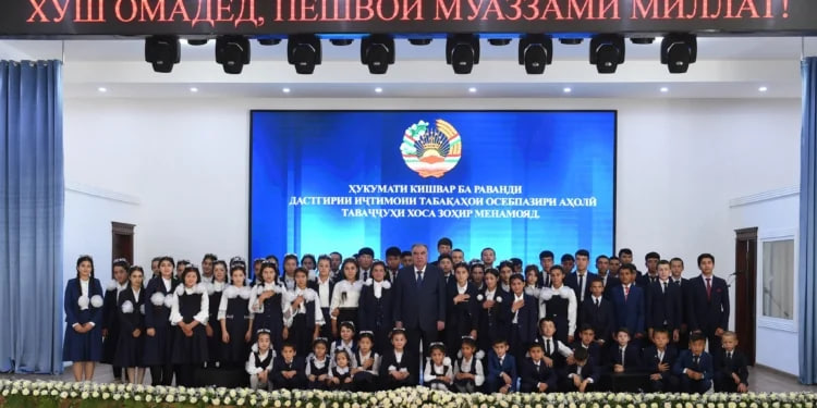 The President met with orphans in Penjikent and donated 4 ambulances to the city
