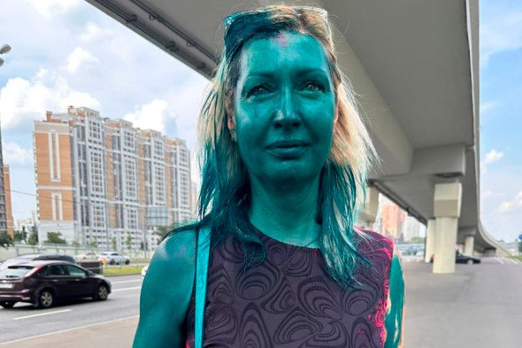 In Moscow, a lawyer sprinkled a woman with “zelyonka” and beat her