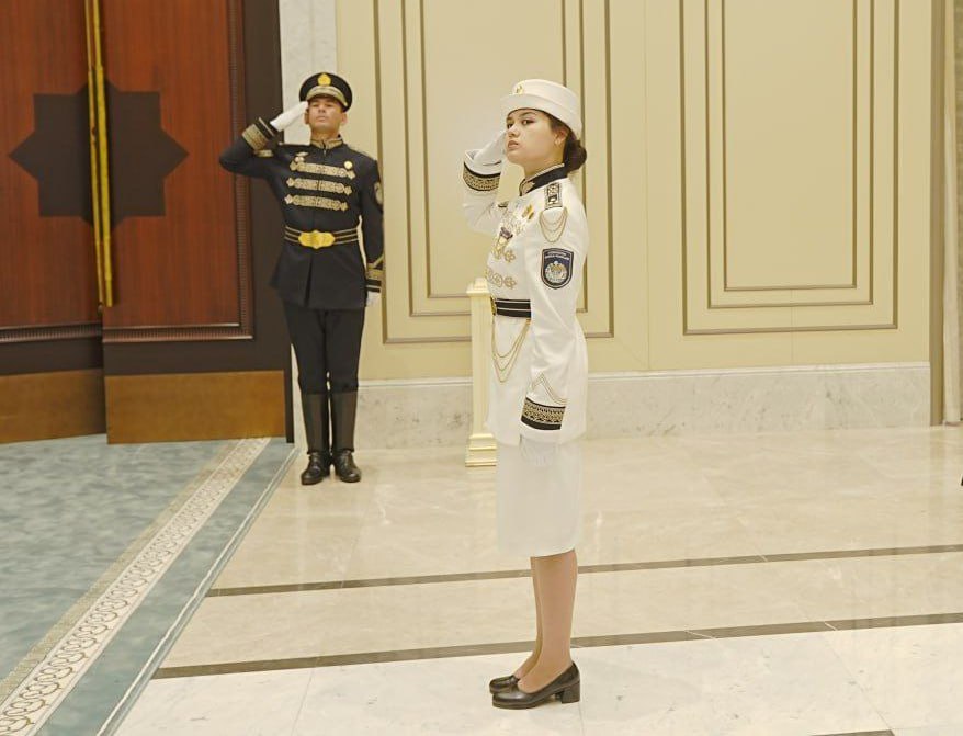 Women appeared as part of the guard of honor of the National Guard