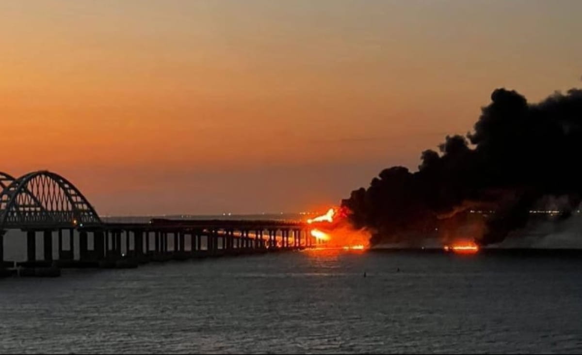 Media: explosions on the Crimean Bridge