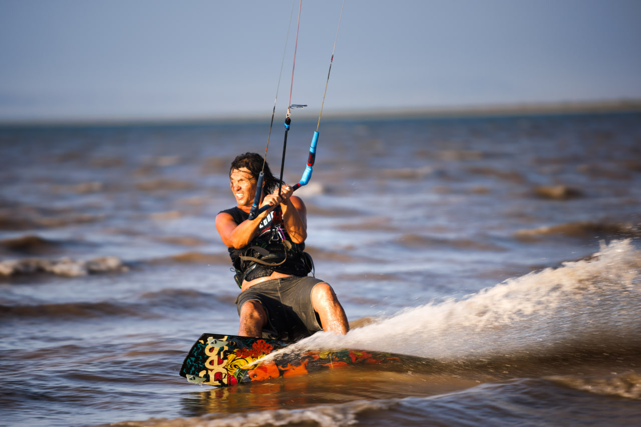 The first kitesurfing school in Uzbekistan opens in Tudakul