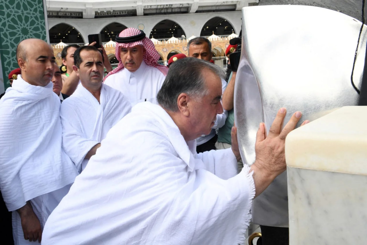 Emomali Rahmon made a small Hajj