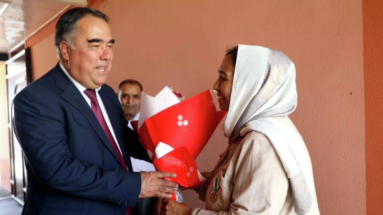 Rajabboy Ahmadzoda visited labor veterans in Istaravshan