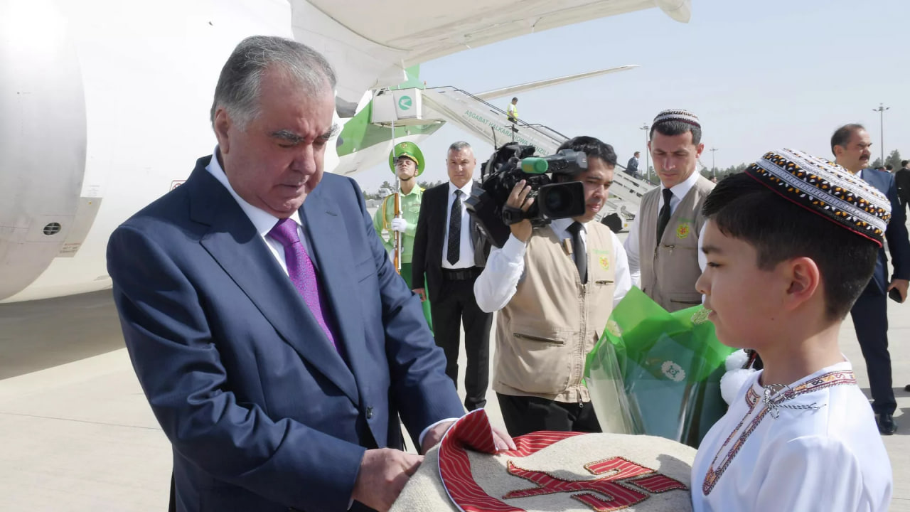 Emomali Rahmon arrived in Ashgabat