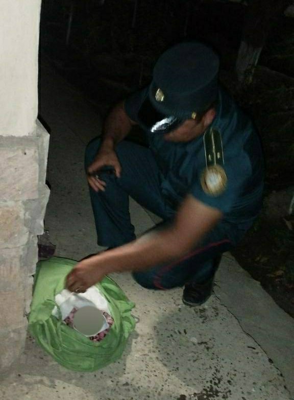 In Bukhara, the internal affairs staff saved the life of an abandoned baby in a package into the street