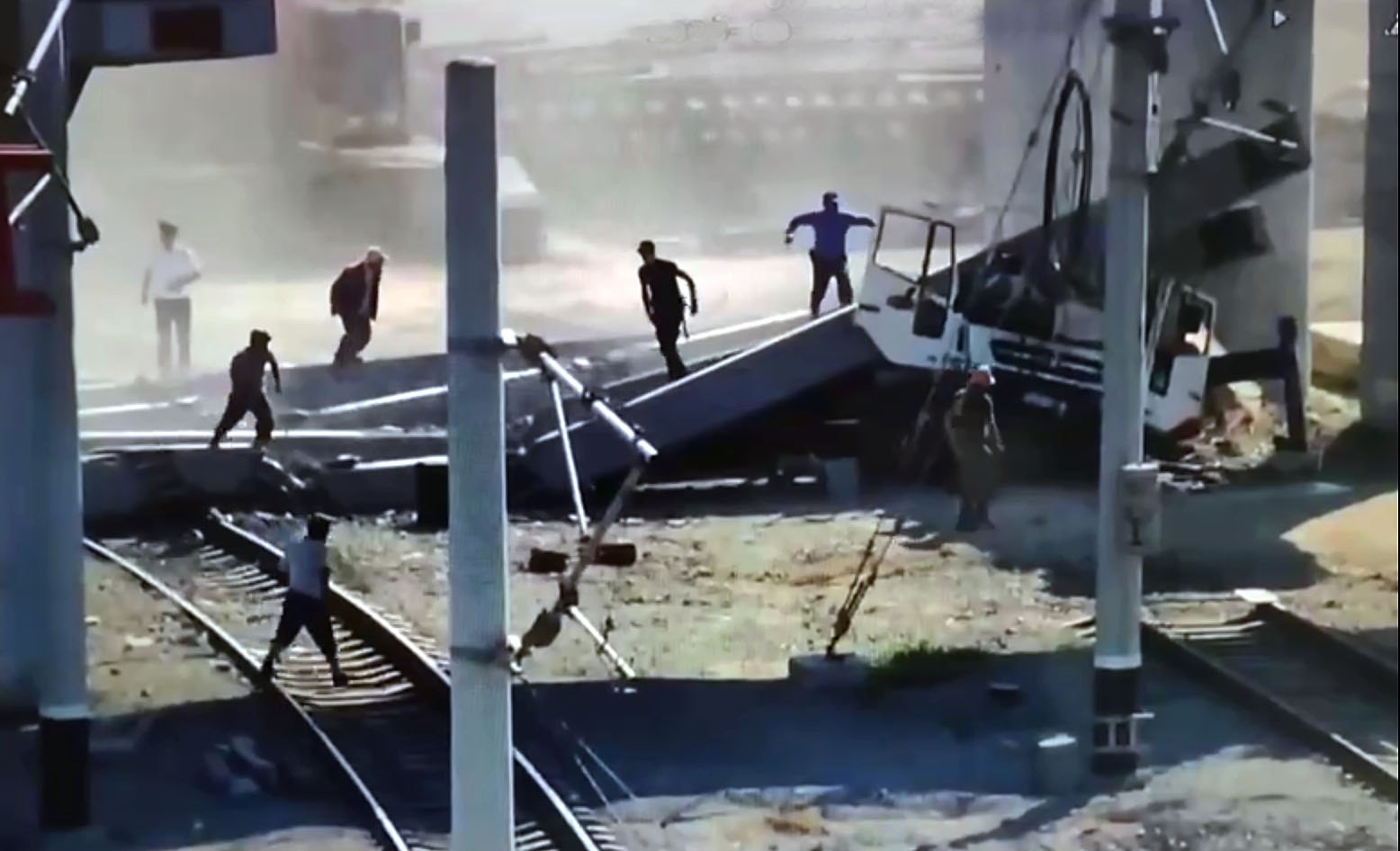 5 beams of an overpass under construction collapsed in Tashkent