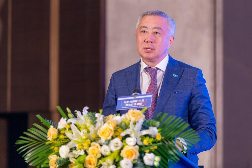 A large-scale Kazakh-Chinese business forum was held in Shenzhen