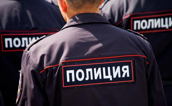 Politsiya Sankt-Peterburgdagi reyddan so‘ng yuzlab migrantni harbiy qo‘mitaga yetkazdi
