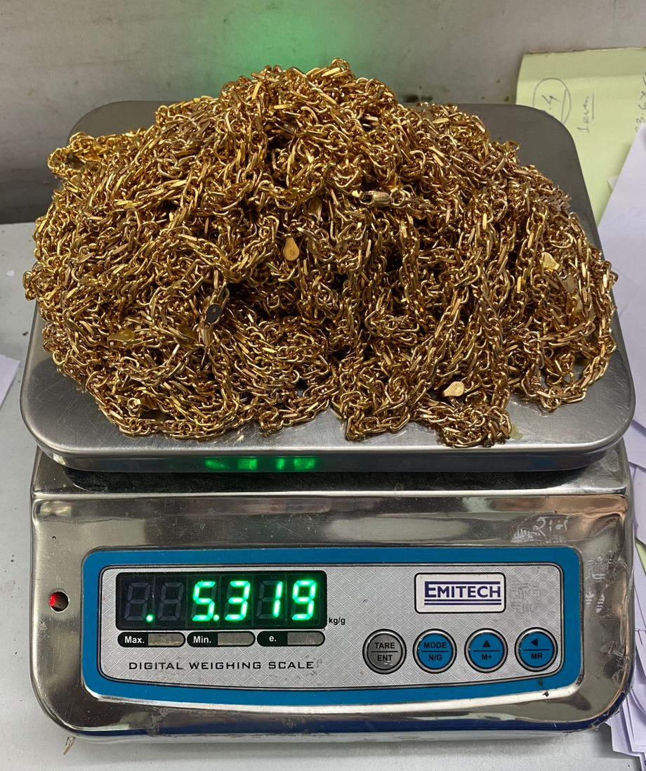 O‘zbekistonlik ayollar Dehli aeroportida 5 kg oltin bilan qo‘lga tushdi