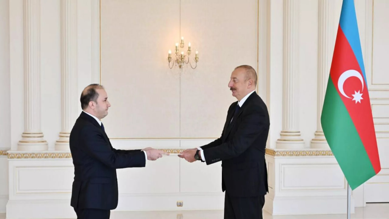 Ambassador of Tajikistan presented his credentials to the leader of Azerbaijan