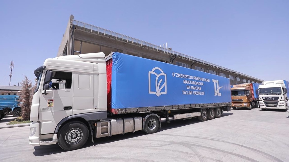 Computer sets are delivered to schools