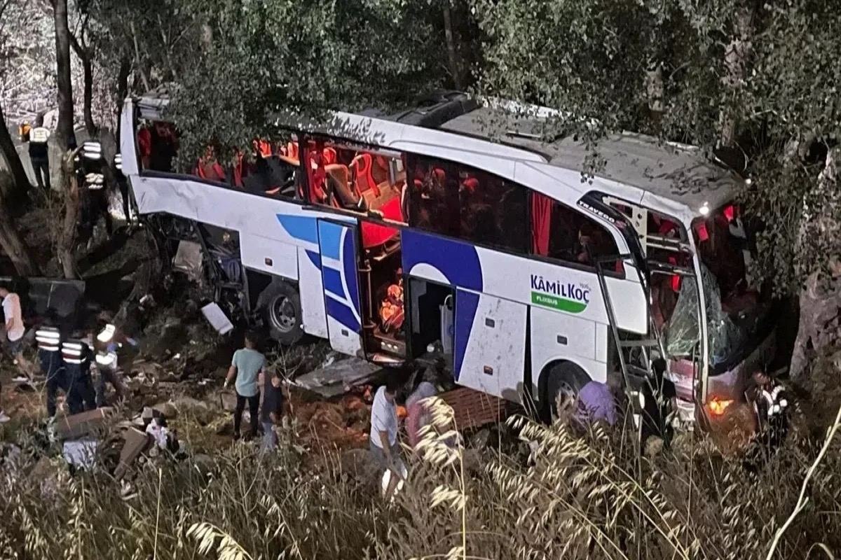 12 people died and 19 were injured when their bus overturned in Turkey.