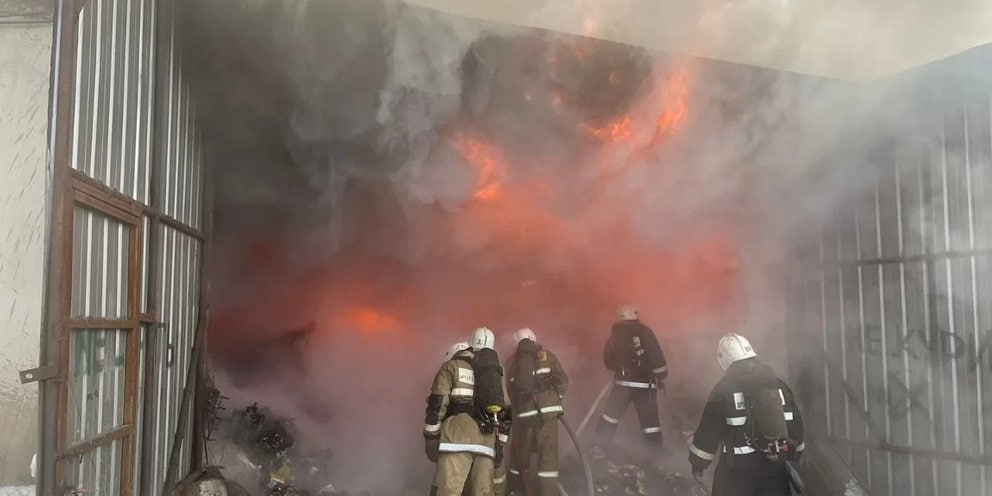 The fire broke out at the Almaty flea market