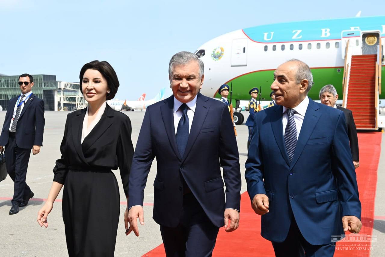 Shavkat Mirziyoyev arrived in Azerbaijan with his wife