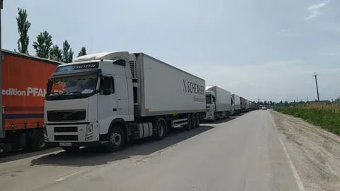 The head of the Ministry of Finance explained the queues of trucks on the border of Kyrgyzstan and Kazakhstan