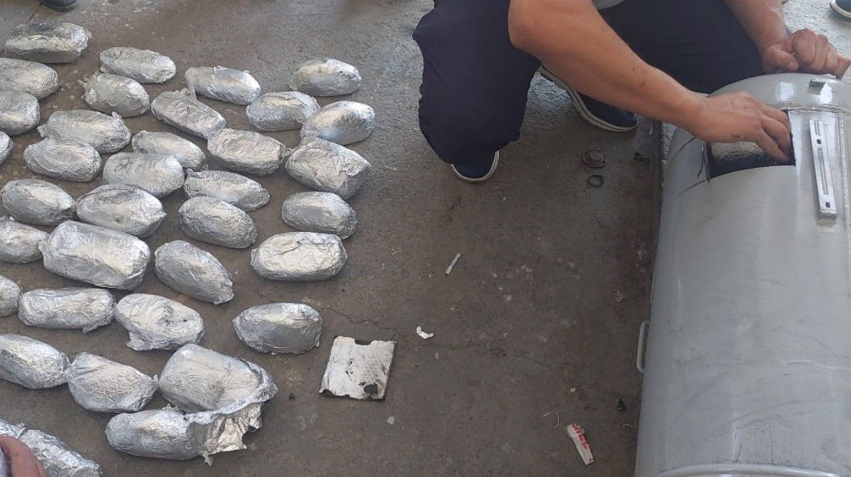Tojikistondan O‘zbekistonga o‘tgan mashina gaz balloni ichidan 55 kg giyohvand moddalari topildi