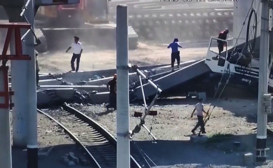 Collapsed beams of the bridge in Tashkent, Sardoba and Luna-25 are common causes of various accidents