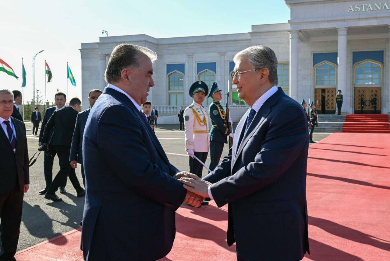 Tokayev met Rakhmon at Astana airport