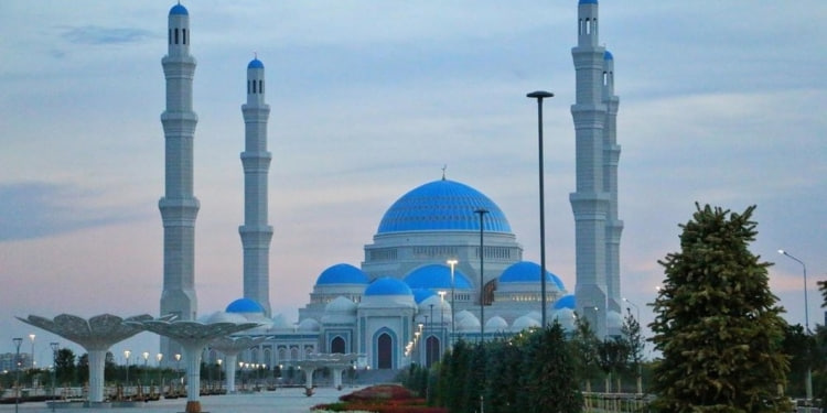 Emomali Rahmon visited the Central Mosque in Astana