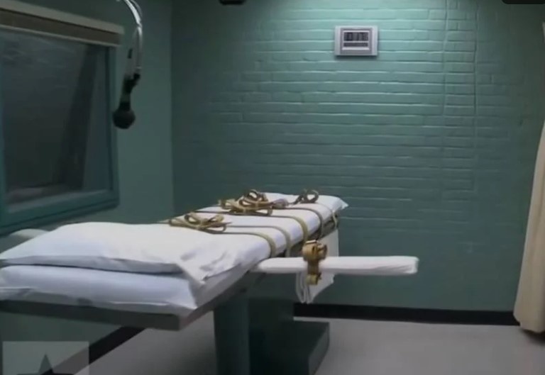 In the USA, a prisoner is executed by nitrogen for the first time