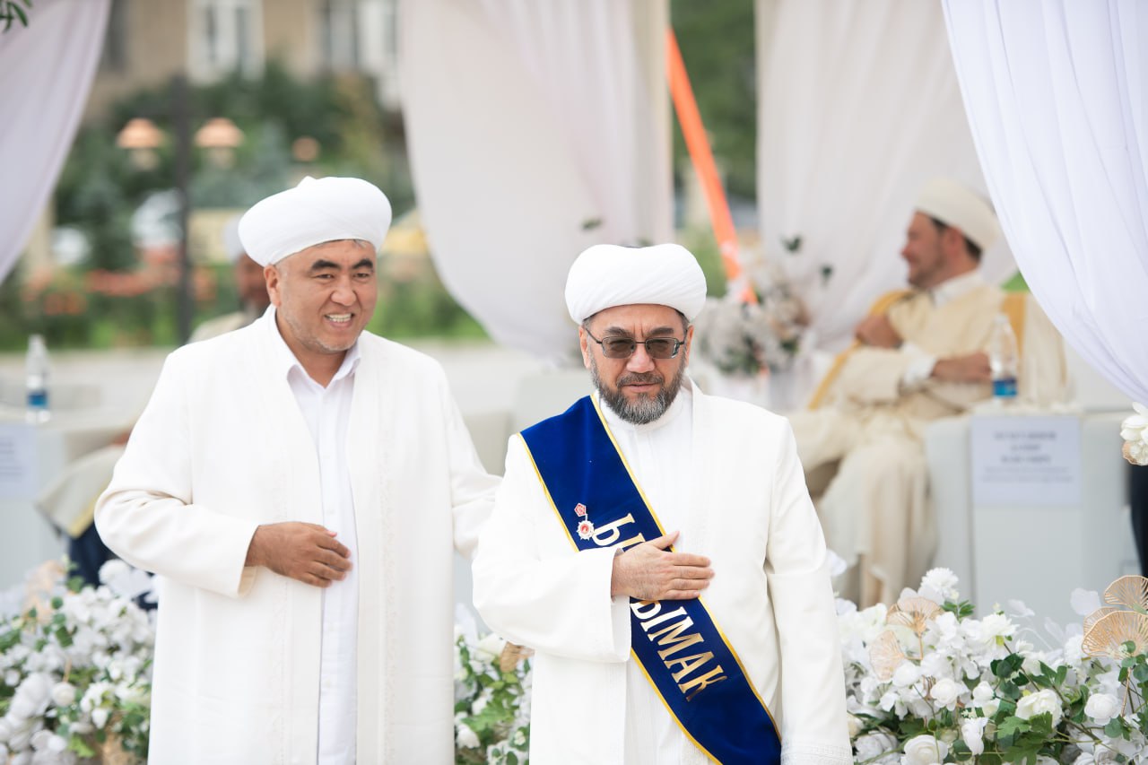 Muftiy Nuriddin Xoliqnazarov Qirg‘izistonning “Birdamlik” medali bilan taqdirlandi