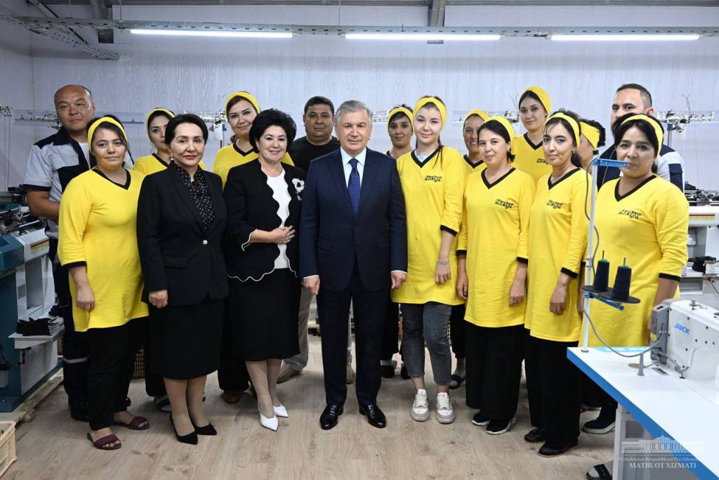 Shavkat Mirziyoyev gets acquainted with conditions created in a mahalla