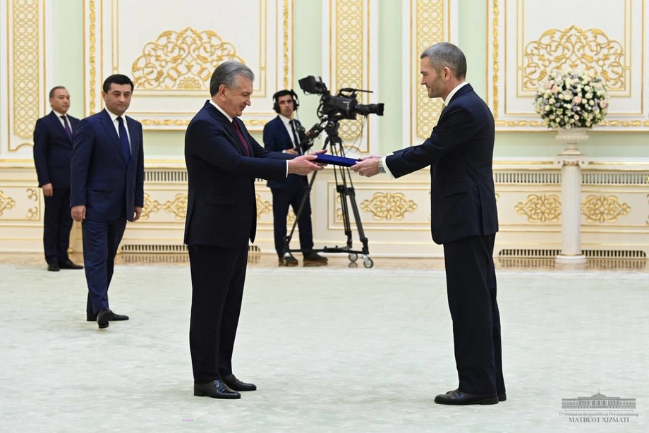 The President received credentials from ambassadors of five countries