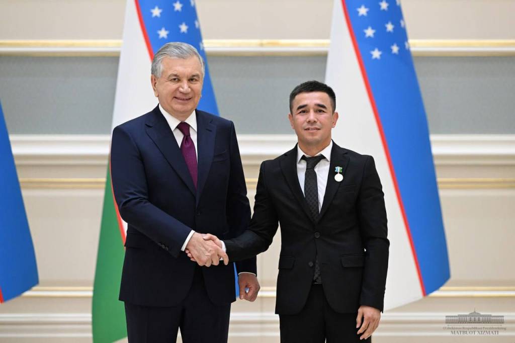 The President presents high state awards