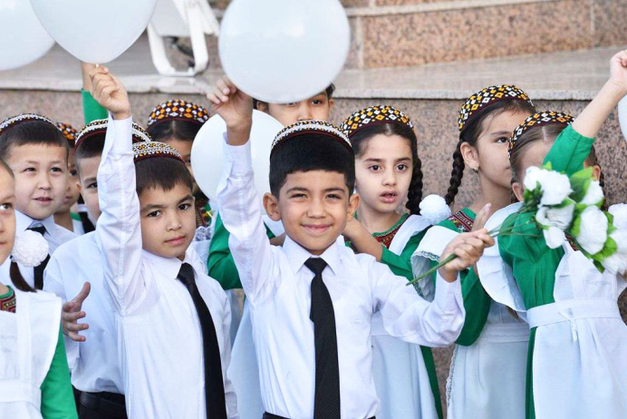 Thousands of first-graders across Turkmenistan were given laptops on September 1