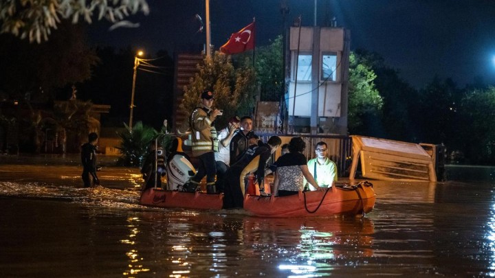 Istanbulda kuchli yomg‘ir sabab suv toshqini sodir bo‘ldi, 2 kishi halok bo‘ldi
