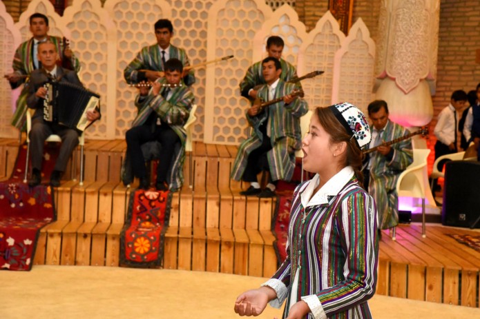 In Uzbekistan, figures in the field of status art are supported by bonuses