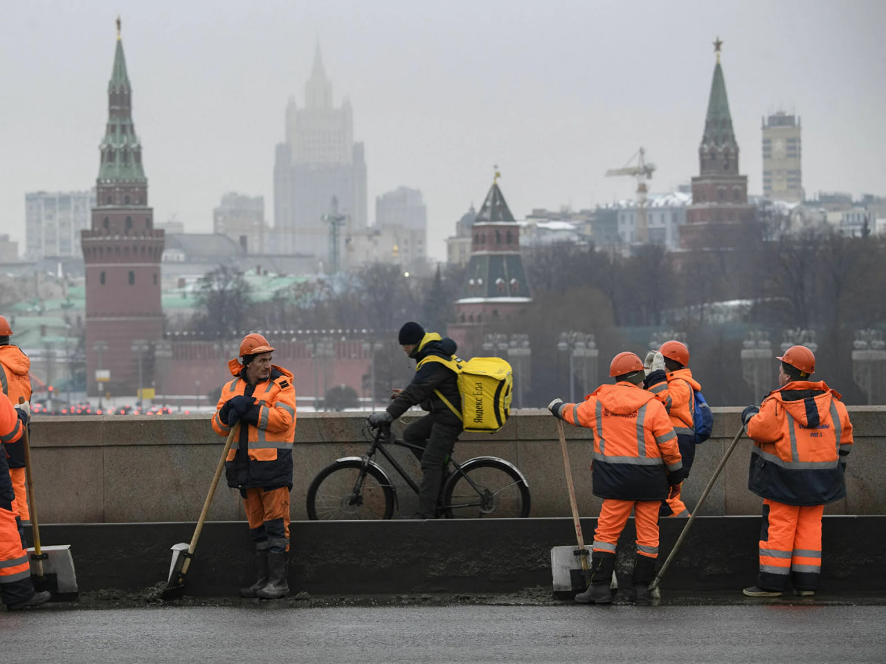It was found that more than 130 Uzbeks are not getting their wages in Russia