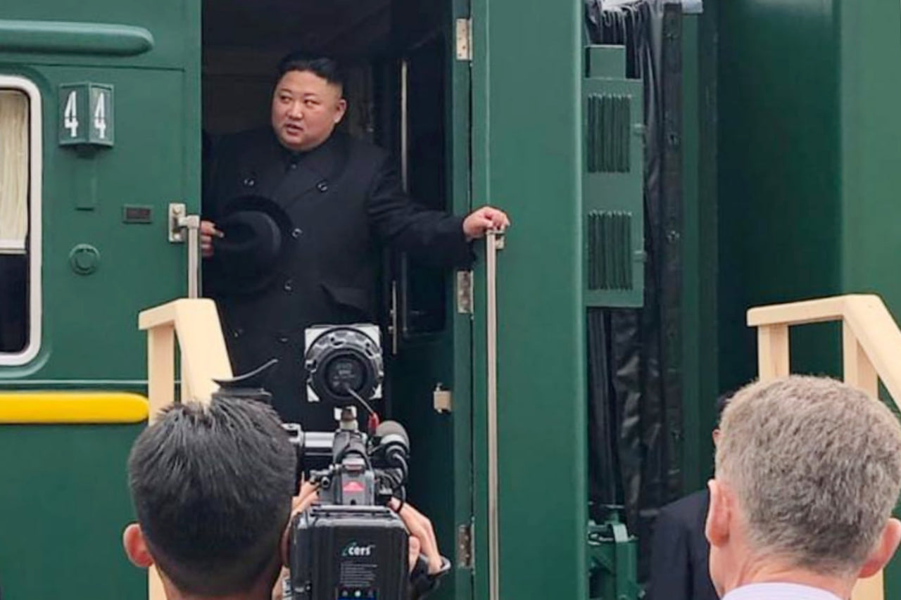 Kim Chen In poyezdda Rossiyaga yo‘l oldi. U Putin bilan uchrashadi