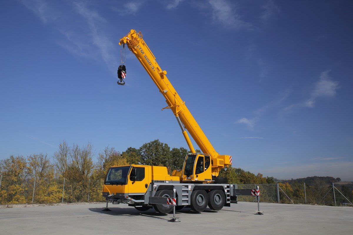 Citizens who fell from a truck crane died in Bukhara