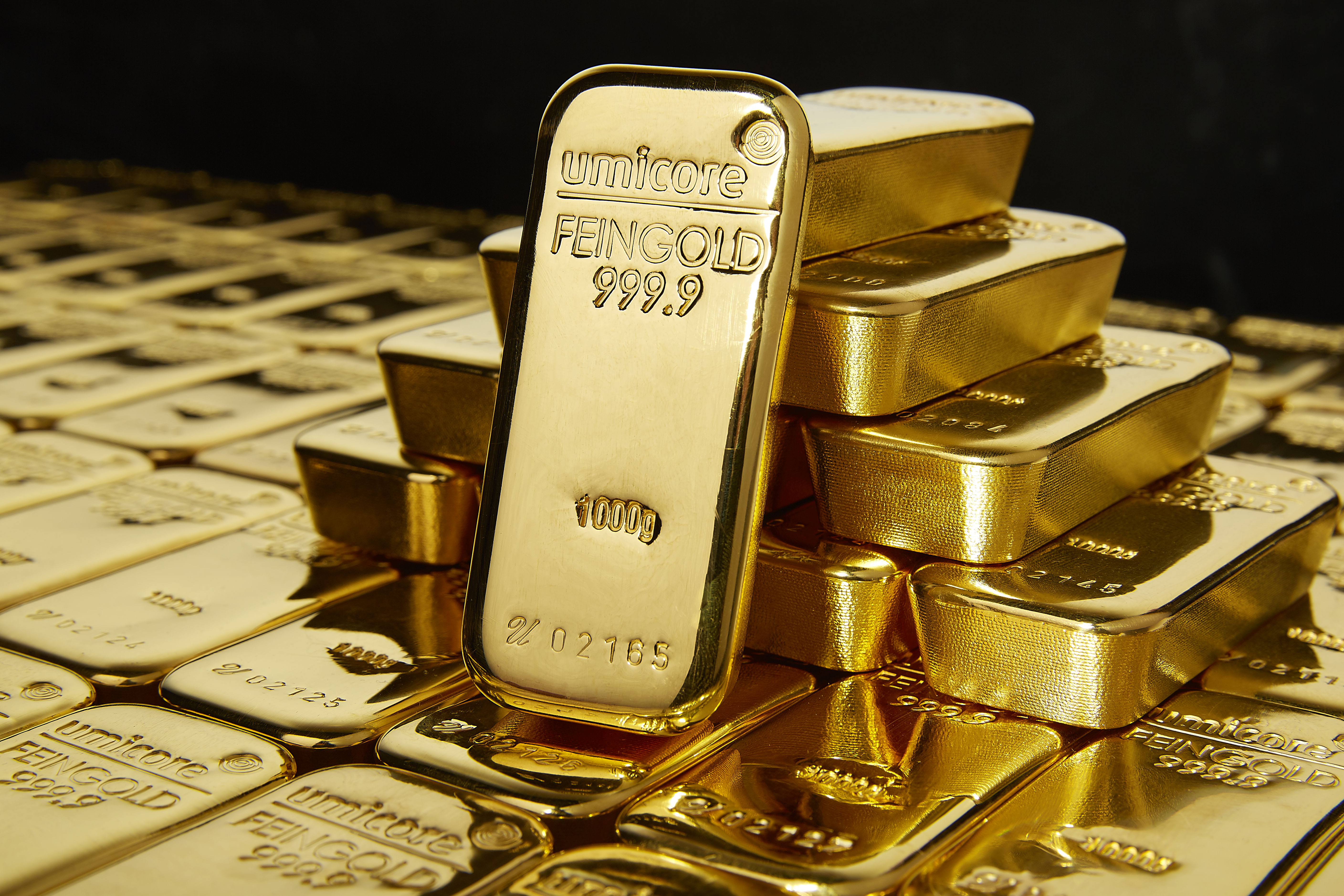 The gold and foreign exchange reserve of Uzbekistan decreased for the fifth month in a row