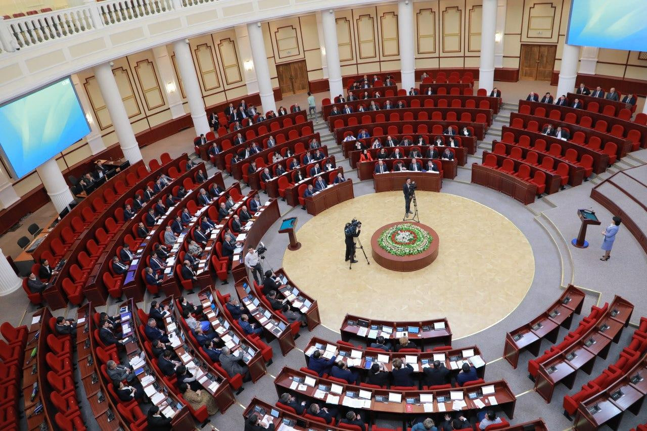 The Legislative Chamber and the Senate are empowered to dissolve themselves