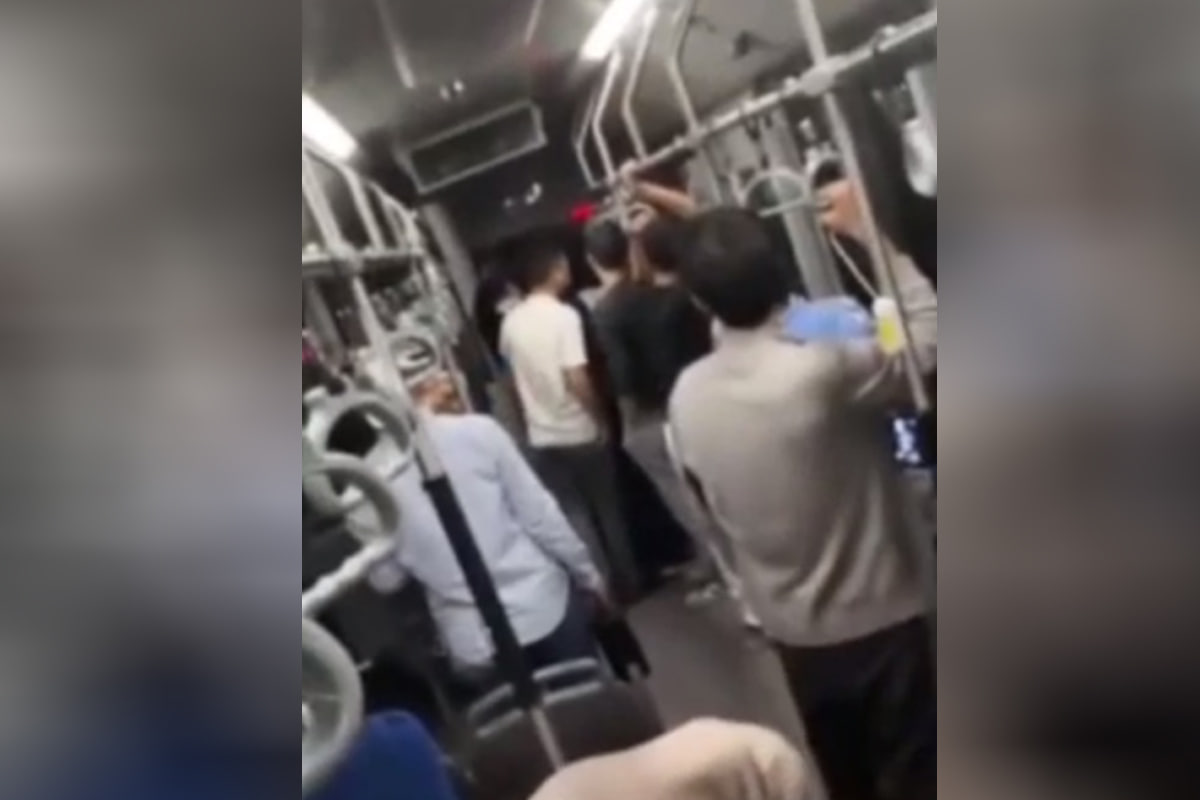 In Tashkent, a passenger quarreled with a bus driver who did not stop at an unspecified place