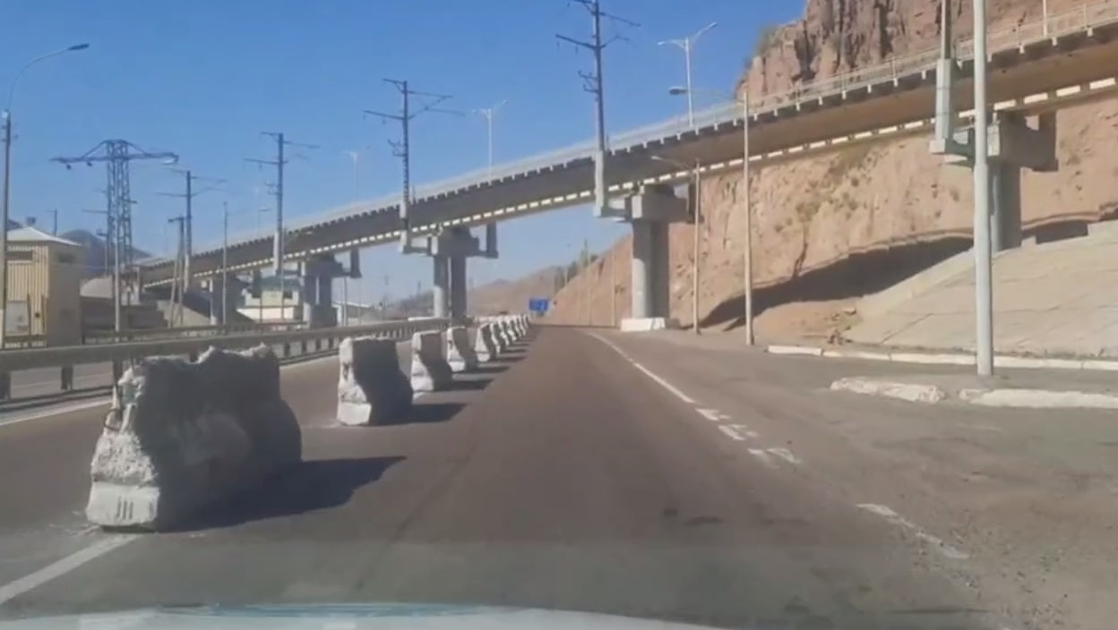A part of the road in Kamchik Pass was temporarily divided into two using concrete barriers