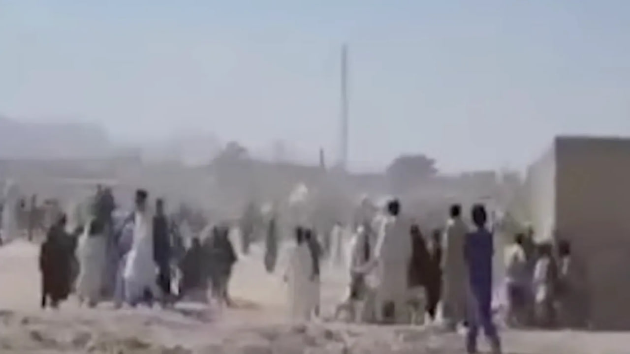 Two explosions occurred near mosques in Pakistan, more than 50 people were killed