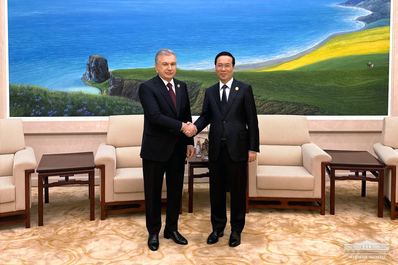 Shavkat Mirziyoyev met with the President of Vietnam, Vo Van Txiong, as part of a practical visit to China