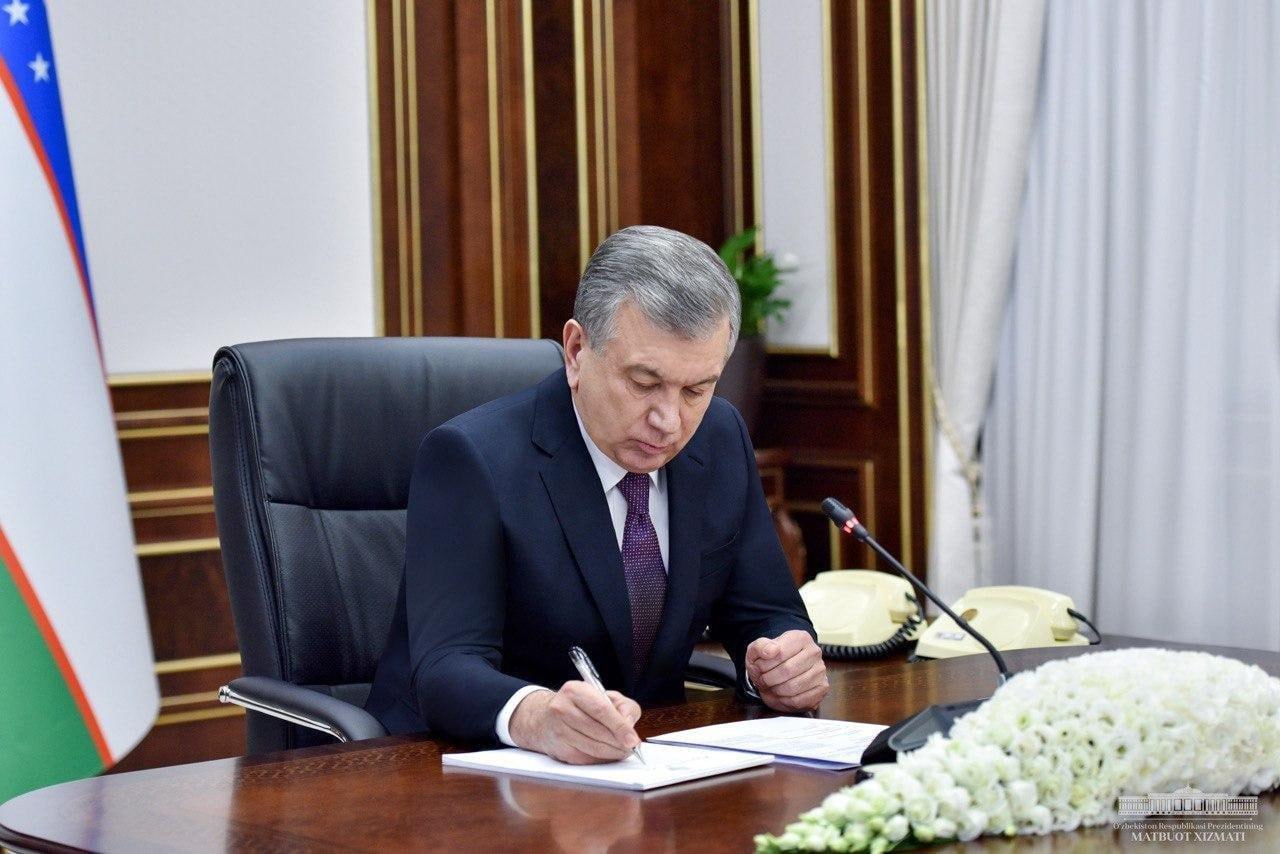 Mirziyoyev awarded a group of employees on the occasion of the IIO Employees' Day