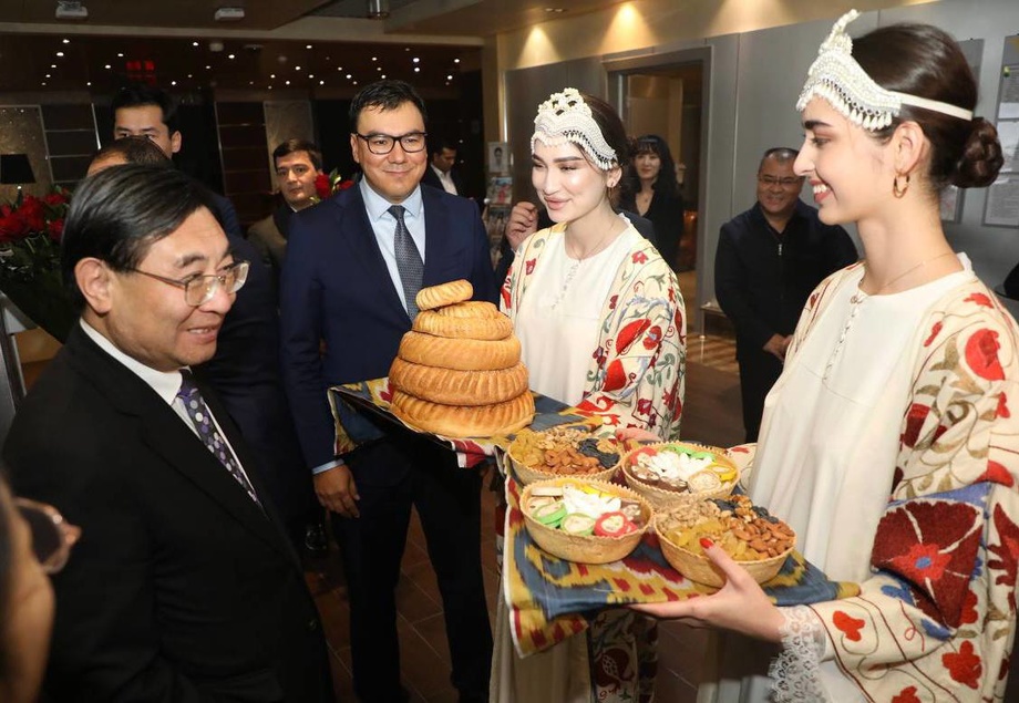 The Minister of Culture and Tourism of China came to our country