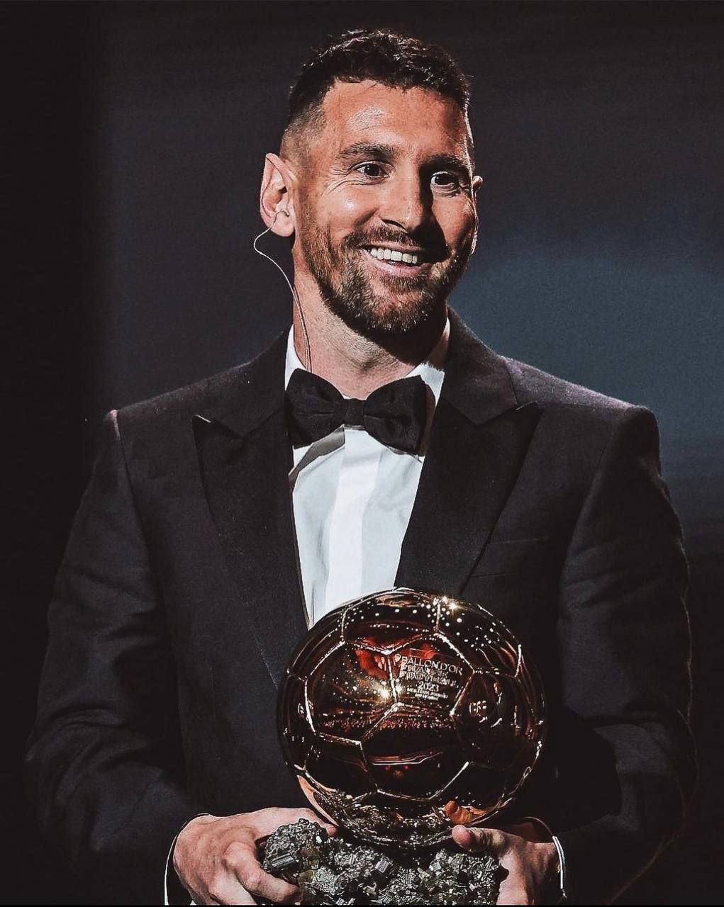 Rasman! Lionel Messi 2023-yilgi “Oltin toʻp” sohibi!