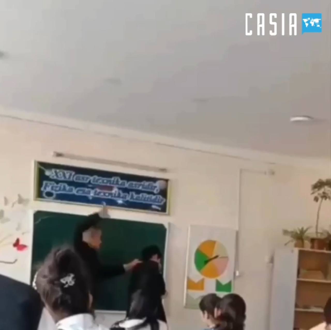 Xorazmda o‘quvchini kaltaklagan pedagog ishdan ketdi