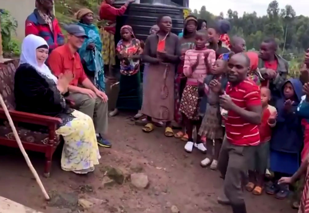 O‘zbekistonlik ayol Afrikadagi qishloq aholisiga toza ichimlik suvi chiqarishga yordam berdi