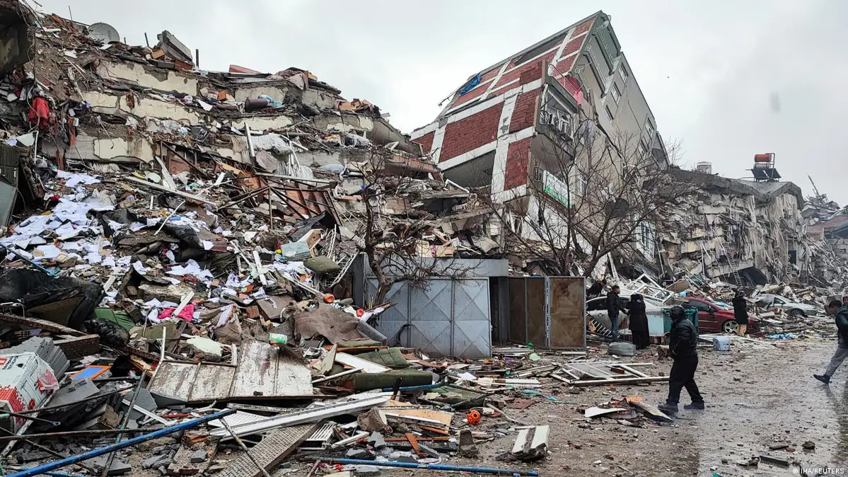 129 people died in a strong earthquake in Nepal