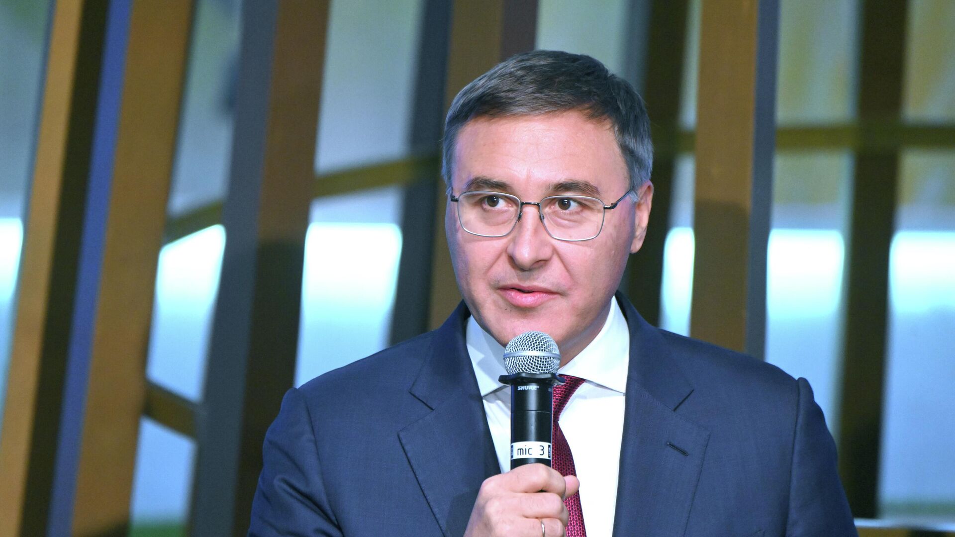 About 3 thousand Kyrgyzstanis annually graduate from Russian universities-Valery Falkov